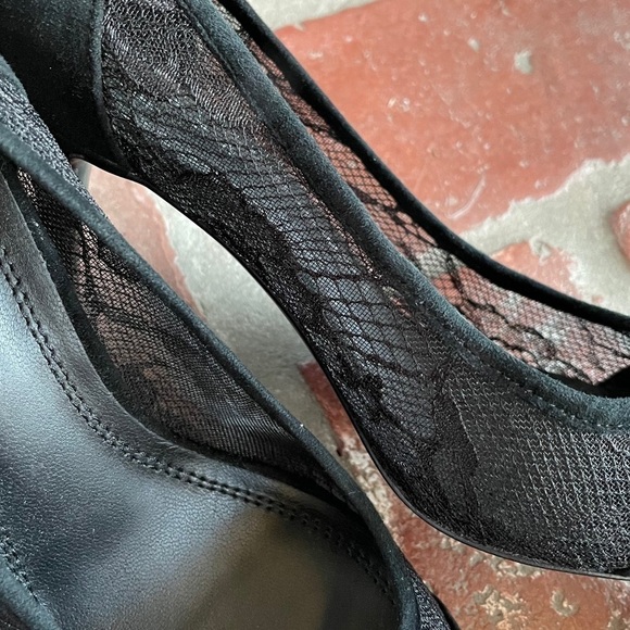 NWOT Sandro Suede & Lace Black Pumps - Picture 3 of 6